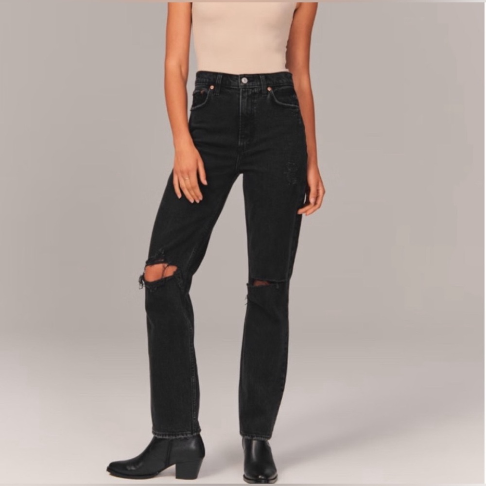 Abercrombie 90s Ultra High Rise Straight Jean in black distressed